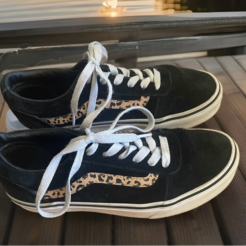 Vans Old School Girls Sneakers with Leopard Stipe Very Good Condition Sz. 4 1/2